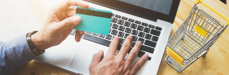 Cesta básica ou cartão alimentação: qual é o melhor investimento?