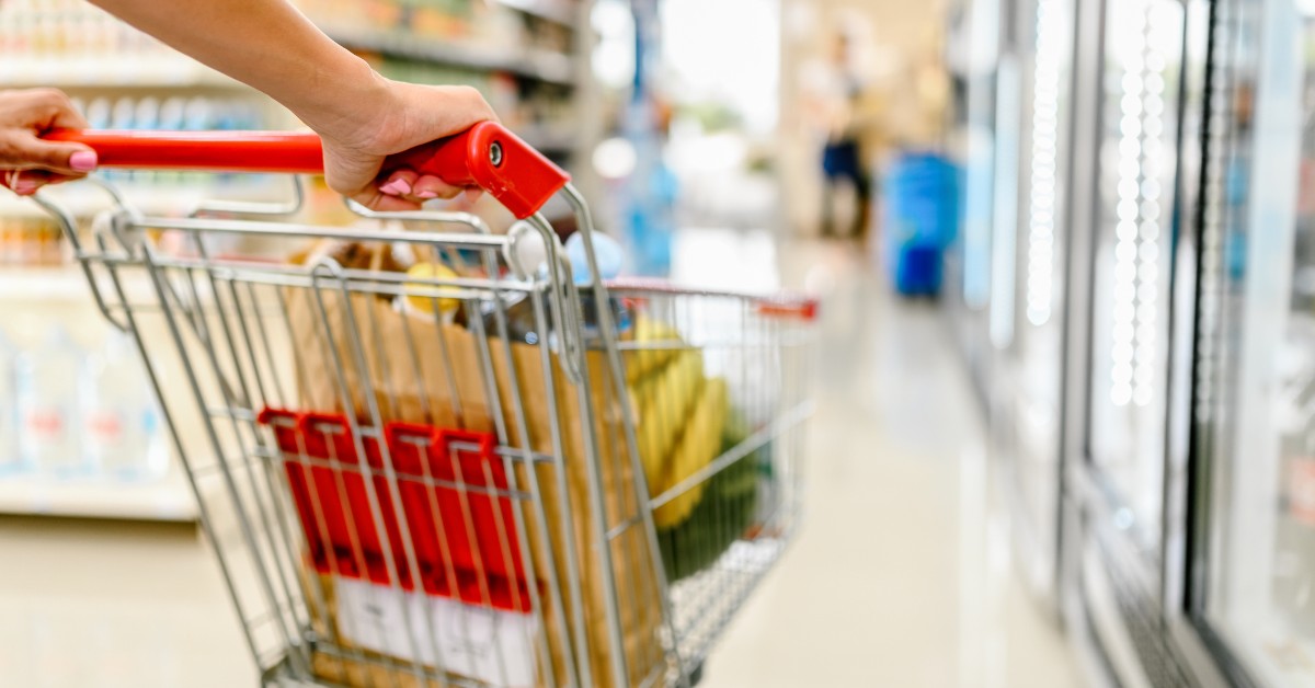 Vale-alimentação é direito obrigatório ou benefício? Entenda