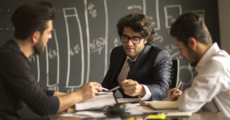 Entenda como funciona a participação nos lucros e resultados