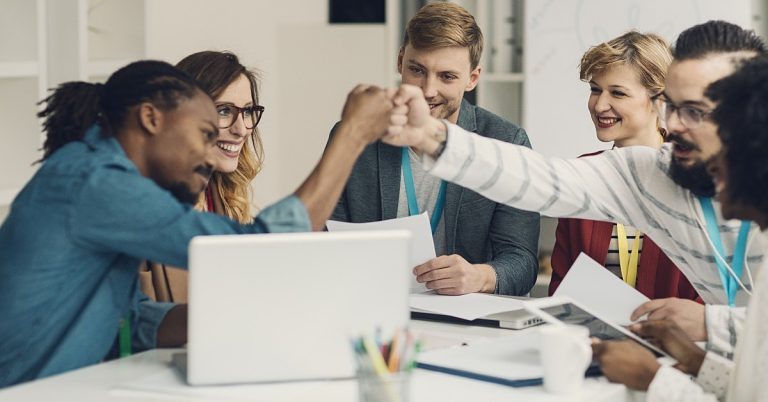 Qual é o impacto dos benefícios corporativos na jornada do colaborador?